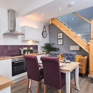 The Wood Loft - Self Check-in, Self-catering For East Midlands Airport , Kegworth United Kingdom