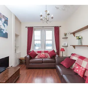 Apartment Homely Tenement For 2 Near Botanic Gardens